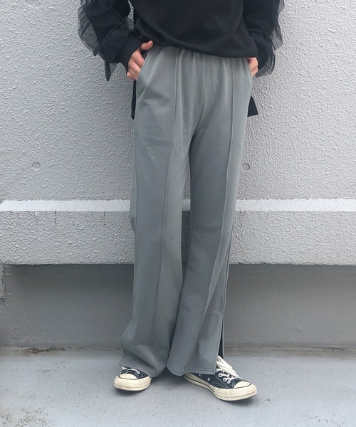PICCIN（ピッチン）の「【WEB限定】ミニ裏毛フレアパンツ（その他パンツ・レディース・グレイッシュベージュ/ブルーグレー/ブラック・M）」の3枚目の写真