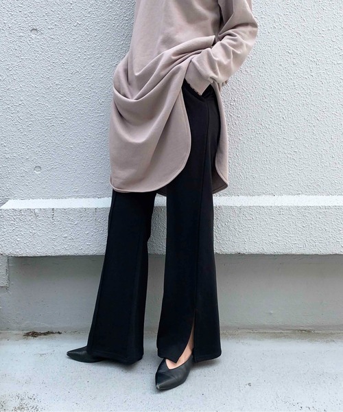 PICCIN（ピッチン）の「【WEB限定】ミニ裏毛フレアパンツ（その他パンツ・レディース・グレイッシュベージュ/ブルーグレー/ブラック・M）」の2枚目の写真