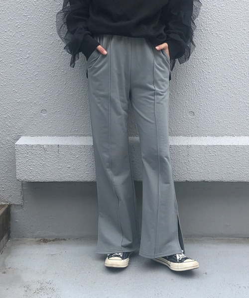 PICCIN（ピッチン）の「【WEB限定】ミニ裏毛フレアパンツ（その他パンツ・レディース・グレイッシュベージュ/ブルーグレー/ブラック・M）」の4枚目の写真