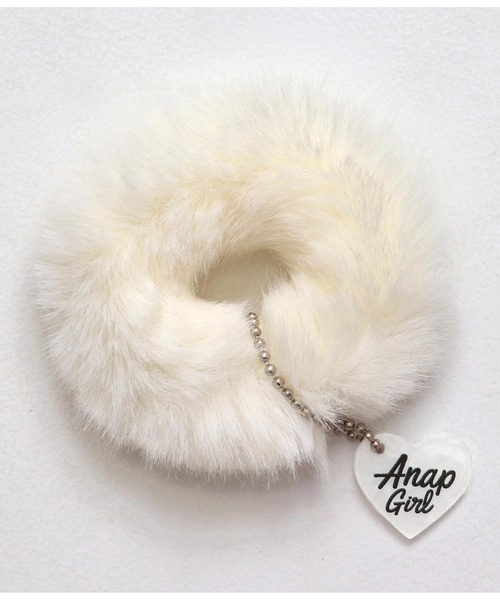 ANAP GiRL（アナップガール）の「チャーム付ファーシュシュ（ヘアゴム 