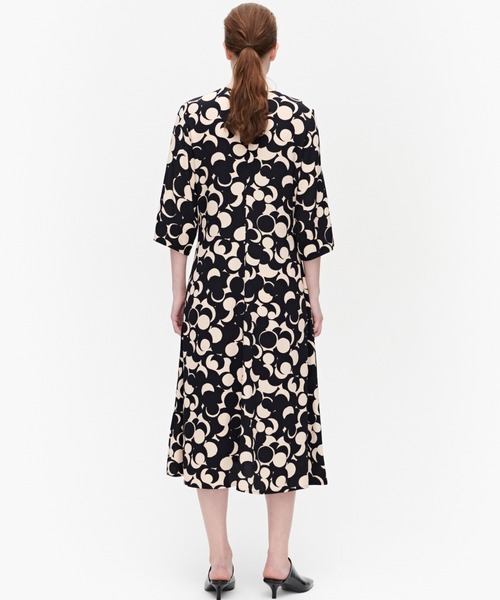 marimekko マリメッコ　ムスタタンマ　ワンピース marimekko（マリメッコ）の「Musta Tamma / Yhdessa dress