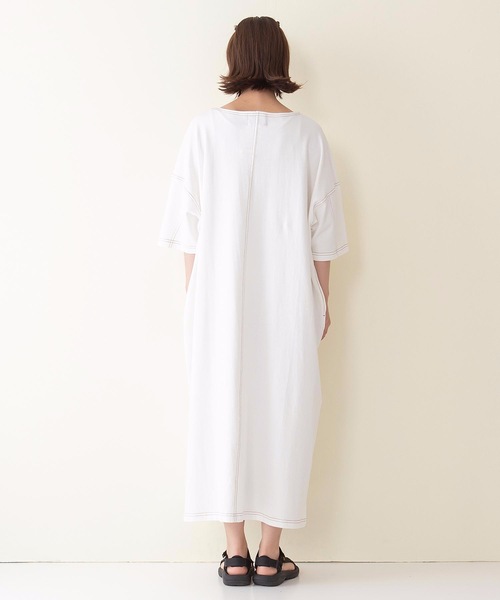 Dickies（ディッキーズ）の「【DICKIES/ディッキーズ】ミニ裏毛ビッグフィット（ビッグシルエット）Ｔシャツワンピース　5分丈　ワンポイントブランドロゴ　腰ポケット付き（ワンピース・レディース・ホワイト/グリーン/チャコールグレー・MEDIUM）」の22枚目の写真