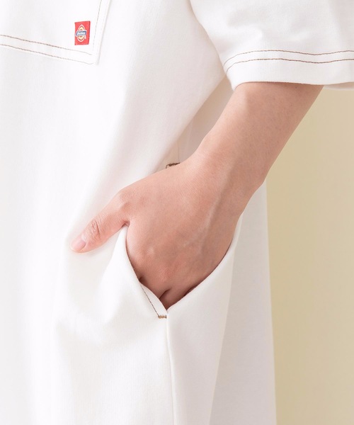 Dickies（ディッキーズ）の「【DICKIES/ディッキーズ】ミニ裏毛ビッグフィット（ビッグシルエット）Ｔシャツワンピース　5分丈　ワンポイントブランドロゴ　腰ポケット付き（ワンピース・レディース・ホワイト/グリーン/チャコールグレー・MEDIUM）」の5枚目の写真