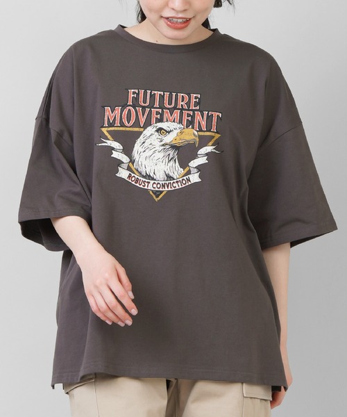 SPINNS（スピンズ）の「【ゆったりシルエット】古着風EAGLEデザイン 半袖Tシャツ（Tシャツ/カットソー・レディース・ベージュ/オートミール/スミクロ・ONESIZE）」の2枚目の写真