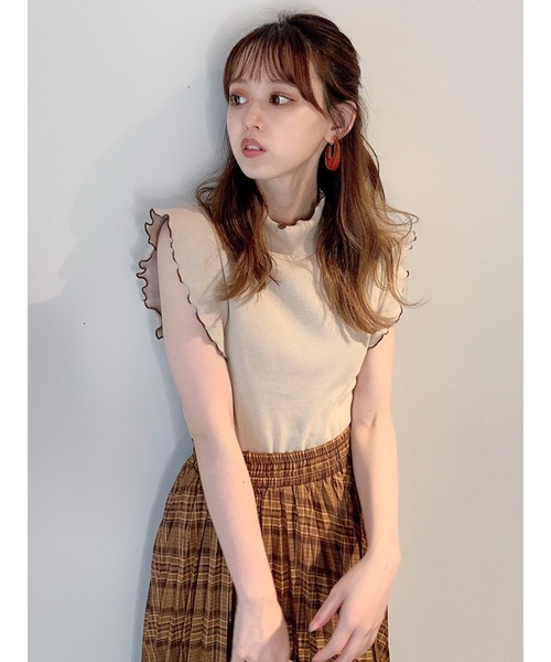 dazzlin（ダズリン）の「メローリブフレンチスリーブトップス（Tシャツ/カットソー・レディース・ブラック/ベージュ/グレー/グリーン・FREE）」の4枚目の写真