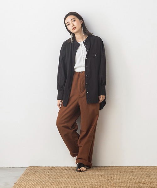 khakito(カーキト)の「袖ボリューム ワークシャツ(シャツ/ブラウス・レディース・ブラック/アイボリー・MEDIUM)」の5枚目の写真