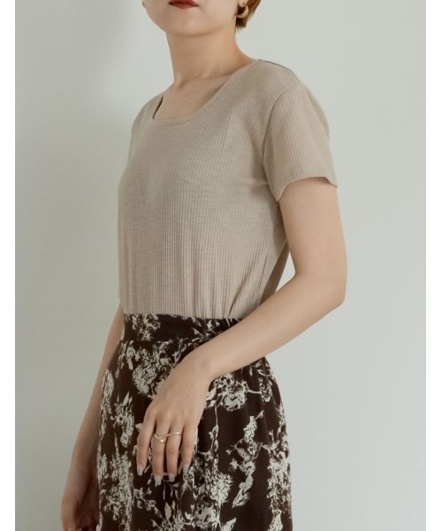 スクエアネックスラブリブトップス