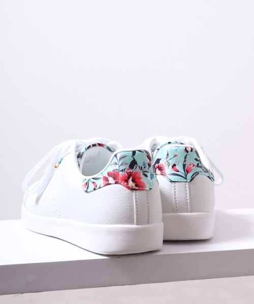 Arnold Palmer(アーノルドパーマー)の「AP軽量ロゴコートスニーカー(スニーカー・レディース・ホワイト/ブラック/ホワイト×グリーン/ホワイト×ピンク・25/24.5/24/23.5/22.5/23)」の3枚目の写真