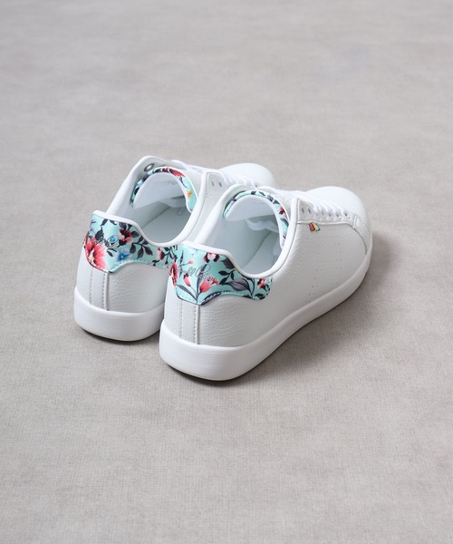 Arnold Palmer(アーノルドパーマー)の「AP軽量ロゴコートスニーカー(スニーカー・レディース・ホワイト/ブラック/ホワイト×グリーン/ホワイト×ピンク・25/24.5/24/23.5/22.5/23)」の16枚目の写真