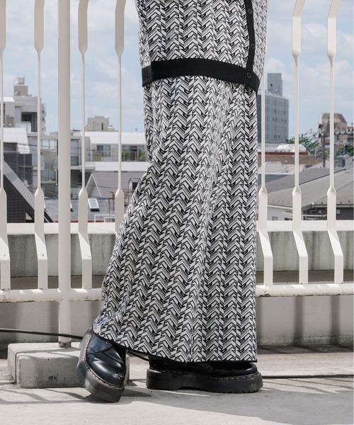 Ellno Loset(エルノロゼット)の「ジオメ柄ワイドパンツ(セットアップ対応)(その他パンツ・メンズ・ブラック/ダークグリーン・MEDIUM/LARGE)」の6枚目の写真