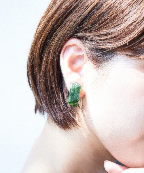 mysty woman（ミスティウーマン）の「アーチカラーイヤリング 238401（イヤリング・レディース・ブラウン/アイボリー/グリーン系その他・FREE）」の3枚目の写真