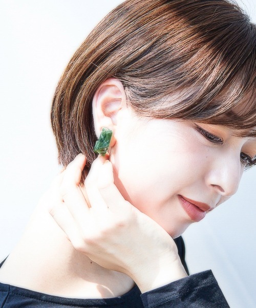 mysty woman（ミスティウーマン）の「アーチカラーイヤリング 238401（イヤリング・レディース・ブラウン/アイボリー/グリーン系その他・FREE）」の8枚目の写真