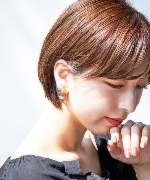 mysty woman（ミスティウーマン）の「アーチカラーイヤリング 238401（イヤリング・レディース・ブラウン/アイボリー/グリーン系その他・FREE）」の10枚目の写真