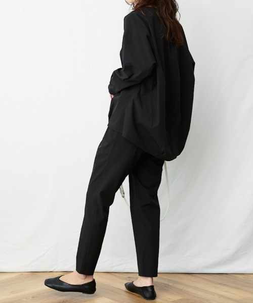 AZUL ENCANTO（アズールエンカント）の「ストレッチタックテーパードパンツ（その他パンツ・レディース・ブラック/ネイビー・FREE）」の11枚目の写真