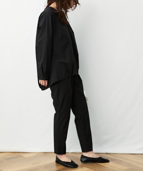 AZUL ENCANTO（アズールエンカント）の「ストレッチタックテーパードパンツ（その他パンツ・レディース・ブラック/ネイビー・FREE）」の13枚目の写真