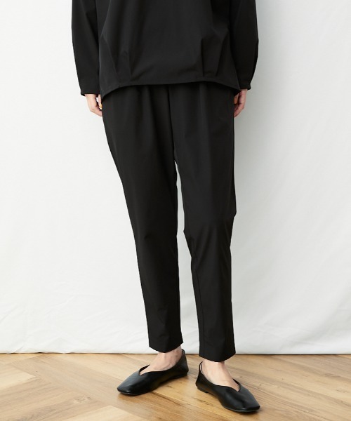 AZUL ENCANTO（アズールエンカント）の「ストレッチタックテーパードパンツ（その他パンツ・レディース・ブラック/ネイビー・FREE）」の17枚目の写真