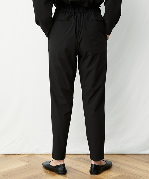 AZUL ENCANTO（アズールエンカント）の「ストレッチタックテーパードパンツ（その他パンツ・レディース・ブラック/ネイビー・FREE）」の7枚目の写真