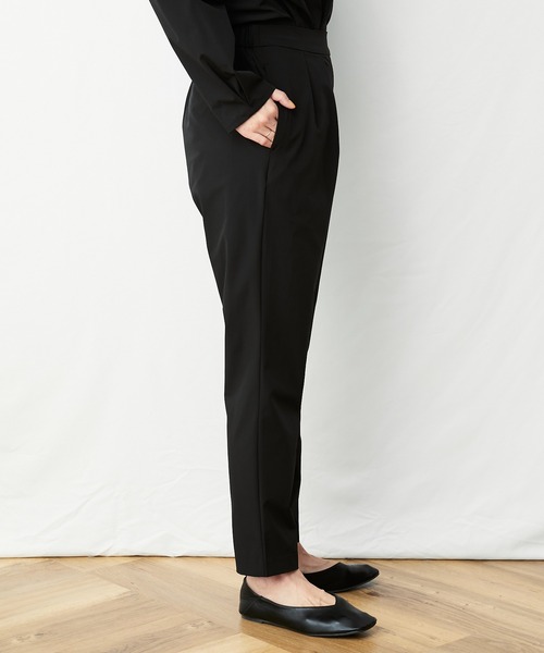 AZUL ENCANTO（アズールエンカント）の「ストレッチタックテーパードパンツ（その他パンツ・レディース・ブラック/ネイビー・FREE）」の8枚目の写真