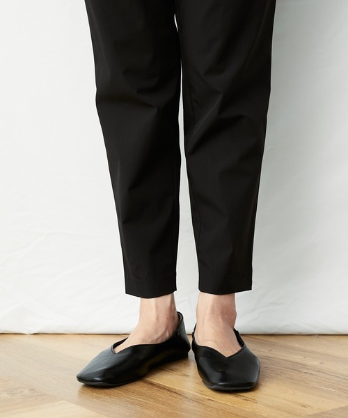 AZUL ENCANTO（アズールエンカント）の「ストレッチタックテーパードパンツ（その他パンツ・レディース・ブラック/ネイビー・FREE）」の19枚目の写真