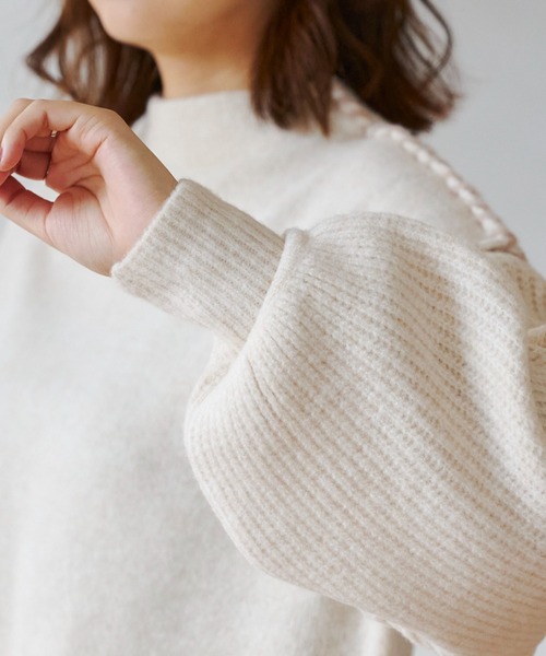 Chez toi（シェトワ）の「ステッチライン袖切替ボリュームプルオーバー