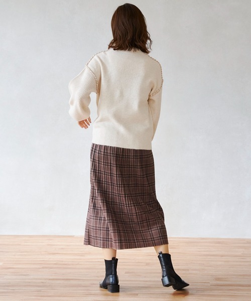 Chez toi(シェトワ)の「ステッチライン袖切替ボリュームプルオーバー(ニット/セーター・レディース・ブラック/ブラウン/ブルー/アイボリー/グレー/イエロー・FREE)」の9枚目の写真