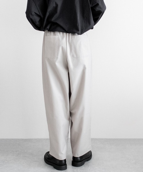 INTER FACTORY（インターファクトリー）の「ファッションインフルエンサー ゆーき - Wide Easy Pants / ワイドイージーパンツ　made in INTER FACTORY（その他パンツ・メンズ・ブラック/グレイッシュベージュ・SMALL/MEDIUM）」の7枚目の写真