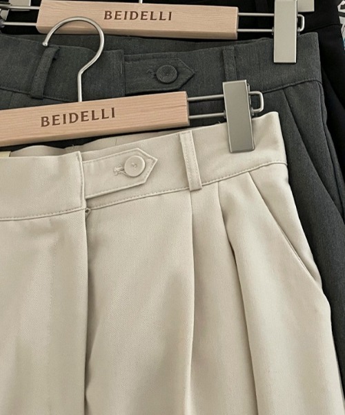 BEIDELLI（ベイデリー）の「[BELLIDE MADE] ハイウエストタックスラックス（スラックス・レディース・チャコールグレー/ベージュ・SMALL/MEDIUM）」の10枚目の写真