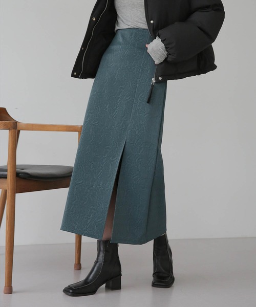 UNE MANSION（ユヌマンション）の「[UNEORIGINAL]スリットレザーロングスカート（スカート・レディース・ブラック/ブルー/キャメル/クリーム/ライトグレー・SMALL/MEDIUM）」の5枚目の写真