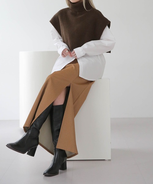 UNE MANSION（ユヌマンション）の「[UNEORIGINAL]スリットレザーロングスカート（スカート・レディース・ブラック/ブルー/キャメル/クリーム/ライトグレー・SMALL/MEDIUM）」の9枚目の写真