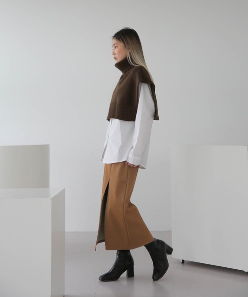 UNE MANSION（ユヌマンション）の「[UNEORIGINAL]スリットレザーロングスカート（スカート・レディース・ブラック/ブルー/キャメル/クリーム/ライトグレー・SMALL/MEDIUM）」の13枚目の写真