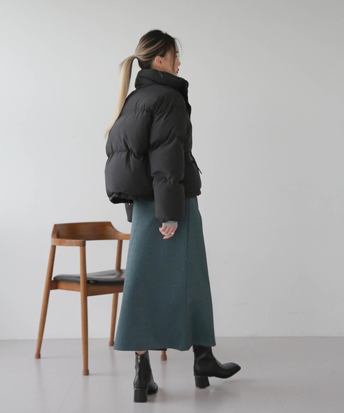 UNE MANSION（ユヌマンション）の「[UNEORIGINAL]スリットレザーロングスカート（スカート・レディース・ブラック/ブルー/キャメル/クリーム/ライトグレー・SMALL/MEDIUM）」の7枚目の写真