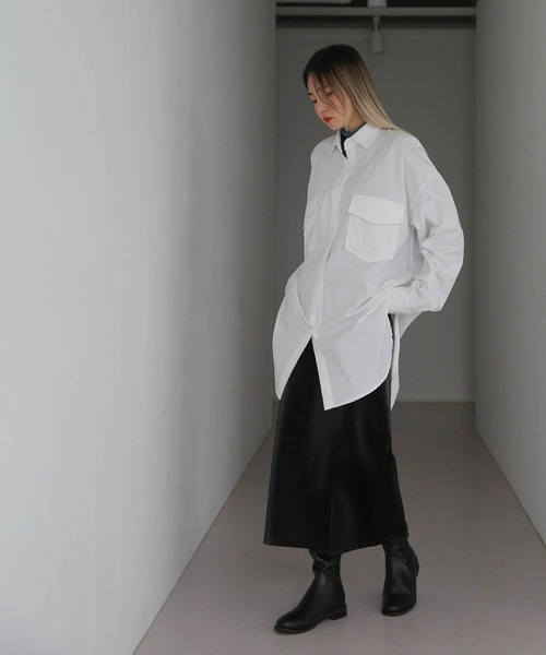 UNE MANSION（ユヌマンション）の「[UNEORIGINAL]スリットレザーロングスカート（スカート・レディース・ブラック/ブルー/キャメル/クリーム/ライトグレー・SMALL/MEDIUM）」の12枚目の写真