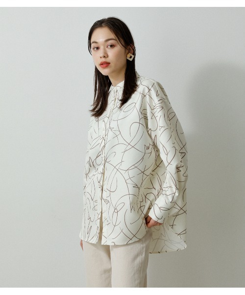AZUL by moussy(アズールバイマウジー)の「LINE DRAWING PRINT SH/ラインドローイングプリントシャツ(Tシャツ/カットソー・レディース・ブラック系その他/ホワイト系その他/グリーン系その他2・MEDIUM/SMALL)」の4枚目の写真