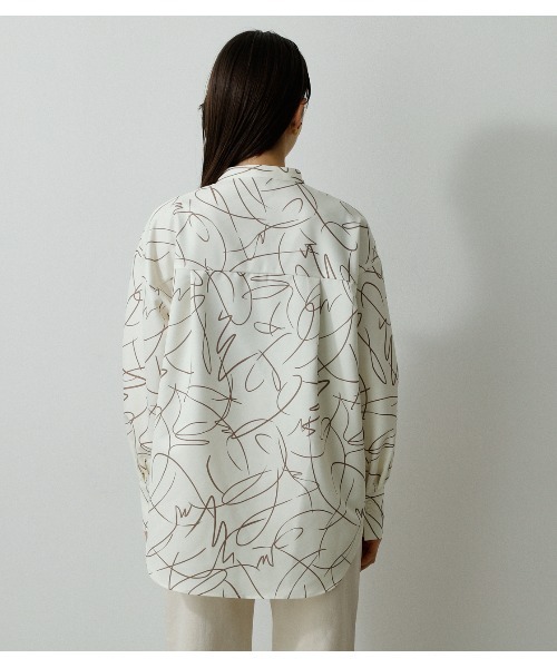 AZUL by moussy(アズールバイマウジー)の「LINE DRAWING PRINT SH/ラインドローイングプリントシャツ(Tシャツ/カットソー・レディース・ブラック系その他/ホワイト系その他/グリーン系その他2・MEDIUM/SMALL)」の9枚目の写真