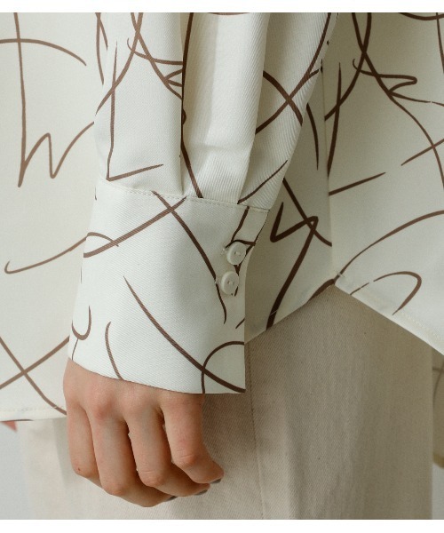 AZUL by moussy(アズールバイマウジー)の「LINE DRAWING PRINT SH/ラインドローイングプリントシャツ(Tシャツ/カットソー・レディース・ブラック系その他/ホワイト系その他/グリーン系その他2・MEDIUM/SMALL)」の11枚目の写真