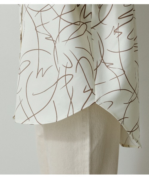 AZUL by moussy(アズールバイマウジー)の「LINE DRAWING PRINT SH/ラインドローイングプリントシャツ(Tシャツ/カットソー・レディース・ブラック系その他/ホワイト系その他/グリーン系その他2・MEDIUM/SMALL)」の12枚目の写真