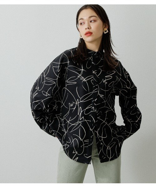 AZUL by moussy(アズールバイマウジー)の「LINE DRAWING PRINT SH/ラインドローイングプリントシャツ(Tシャツ/カットソー・レディース・ブラック系その他/ホワイト系その他/グリーン系その他2・MEDIUM/SMALL)」の13枚目の写真