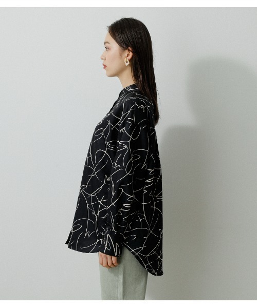 AZUL by moussy(アズールバイマウジー)の「LINE DRAWING PRINT SH/ラインドローイングプリントシャツ(Tシャツ/カットソー・レディース・ブラック系その他/ホワイト系その他/グリーン系その他2・MEDIUM/SMALL)」の17枚目の写真
