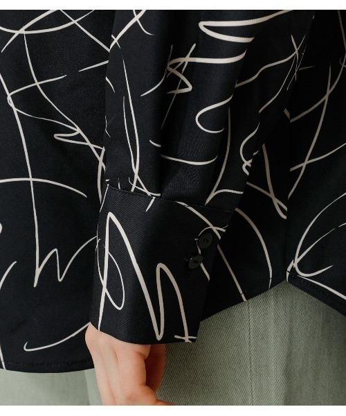 AZUL by moussy(アズールバイマウジー)の「LINE DRAWING PRINT SH/ラインドローイングプリントシャツ(Tシャツ/カットソー・レディース・ブラック系その他/ホワイト系その他/グリーン系その他2・MEDIUM/SMALL)」の20枚目の写真