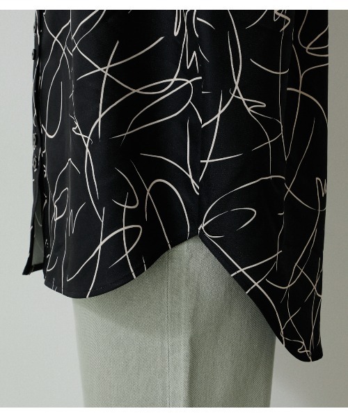 AZUL by moussy(アズールバイマウジー)の「LINE DRAWING PRINT SH/ラインドローイングプリントシャツ(Tシャツ/カットソー・レディース・ブラック系その他/ホワイト系その他/グリーン系その他2・MEDIUM/SMALL)」の21枚目の写真
