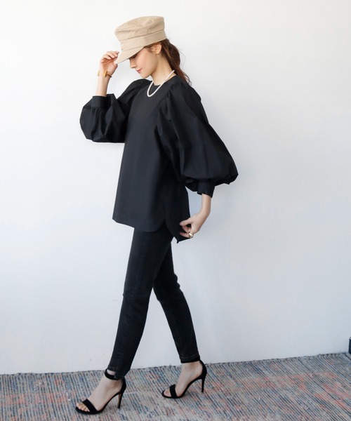 ELFRANK（エルフランク）の「ギャザーボリュームスリーブノーカラーブラウス（シャツ/ブラウス・レディース・ブラック/オフホワイト/ライトグリーン・FREE）」の7枚目の写真