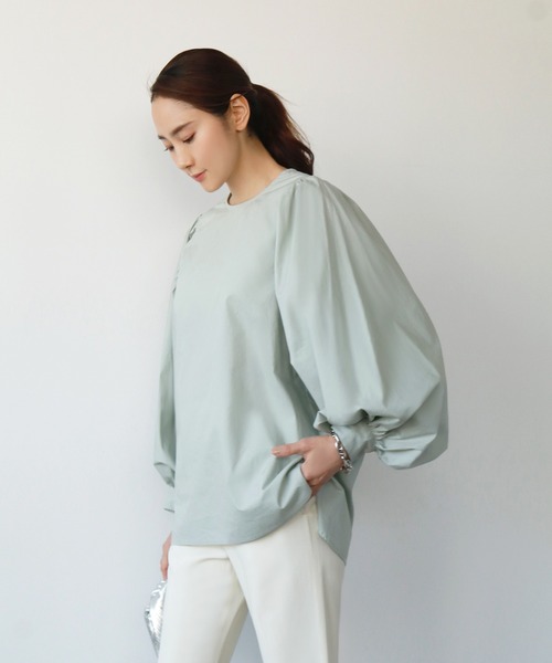 ELFRANK（エルフランク）の「ギャザーボリュームスリーブノーカラーブラウス（シャツ/ブラウス・レディース・ブラック/オフホワイト/ライトグリーン・FREE）」の17枚目の写真