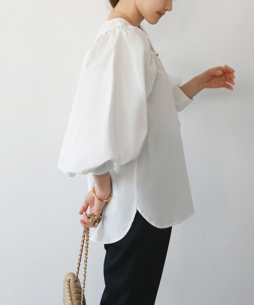 ELFRANK（エルフランク）の「ギャザーボリュームスリーブノーカラーブラウス（シャツ/ブラウス・レディース・ブラック/オフホワイト/ライトグリーン・FREE）」の19枚目の写真