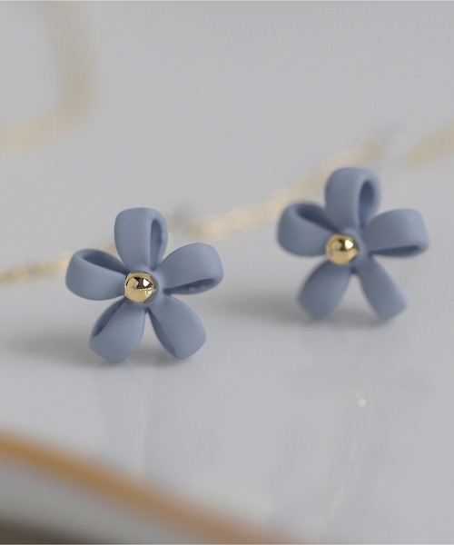 ANEMONE（アネモネ）の「マットカラーフラワーピアス（ピアス（両耳用）・レディース・ブルー/ピンク/ブラウン/ホワイト・FREE）」の3枚目の写真