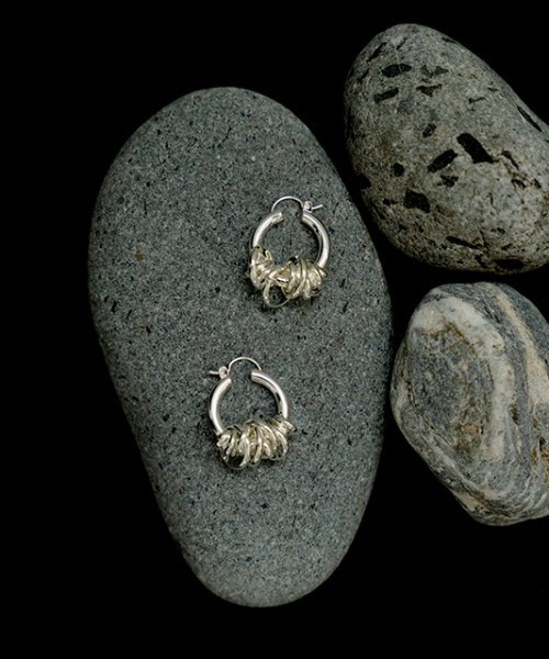 LAPUIS（ラピュイ）の「LAPUIS(ラピュイ)Coil Aroundピアス（ピアス（両耳用）・レディース・ゴールド/シルバー/その他/ゴールド系その他/ピンクゴールド・FREE）」の8枚目の写真