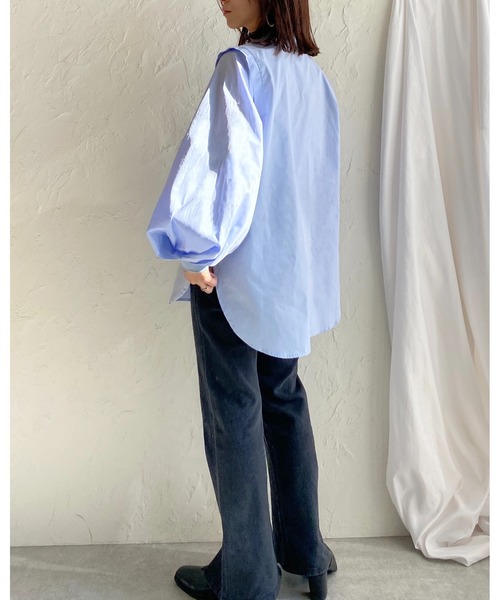 She's Closet（シーズクローゼット）の「スタンドカラーボリュームスリーブショルダータック長袖ブラウス（シャツ/ブラウス・レディース・ホワイト/ブラック/ピンク/ブルー/ライトベージュ/オレンジ/スモークピンク/オリーブ/グレイッシュベージュ・FREE）」の19枚目の写真