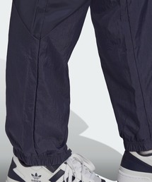 adidas（アディダス）の「アディカラー カラーブロック トラック