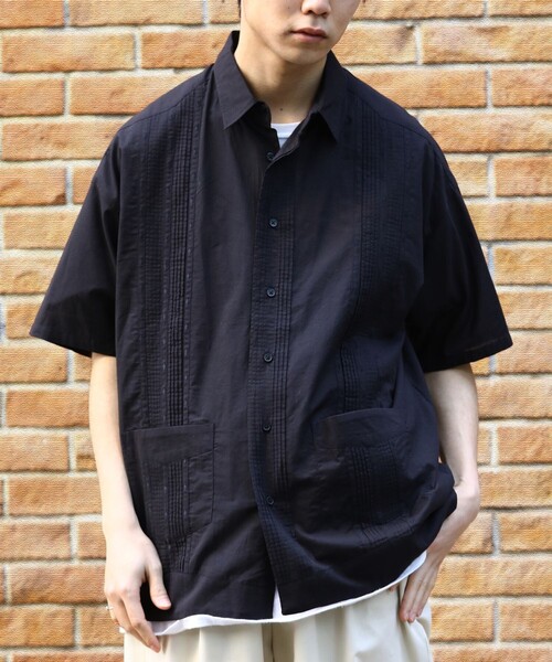 FREAK'S STORE（フリークスストア）の「WEB限定 リラックスフィット ピンタックキューバシャツ（シャツ/ブラウス・メンズ・ホワイト/サックスブルー/ブラック/グリーン/ベージュ・LARGE/MEDIUM/SMALL）」の3枚目の写真