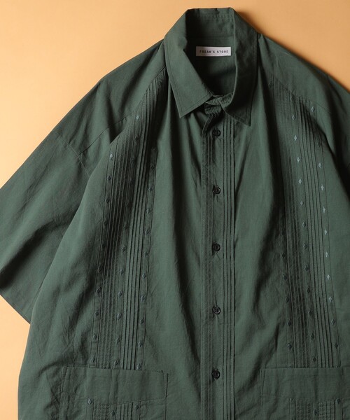 FREAK'S STORE（フリークスストア）の「WEB限定 リラックスフィット ピンタックキューバシャツ（シャツ/ブラウス・メンズ・ホワイト/サックスブルー/ブラック/グリーン/ベージュ・LARGE/MEDIUM/SMALL）」の13枚目の写真