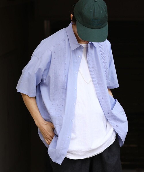 FREAK'S STORE（フリークスストア）の「WEB限定 リラックスフィット ピンタックキューバシャツ（シャツ/ブラウス・メンズ・ホワイト/サックスブルー/ブラック/グリーン/ベージュ・LARGE/MEDIUM/SMALL）」の16枚目の写真